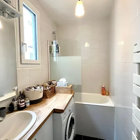 Cosy Bright Near Epinettes Paris